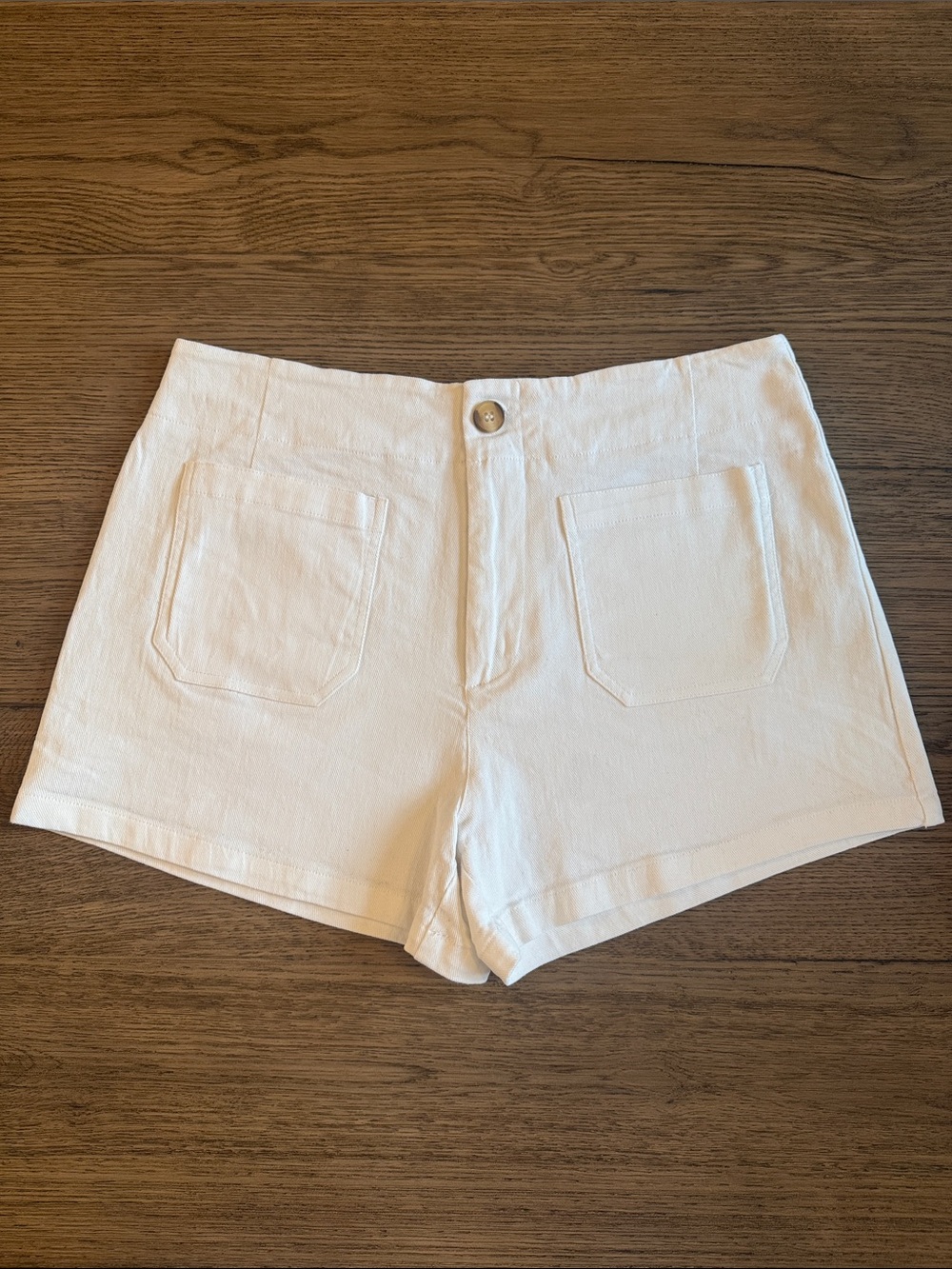 Staccato White High-Waist Front-Pocket Shorts